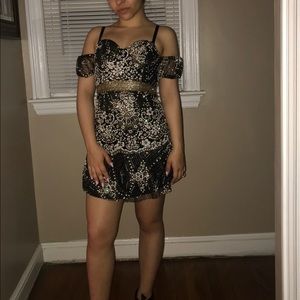 Mini dress with gold and white beads